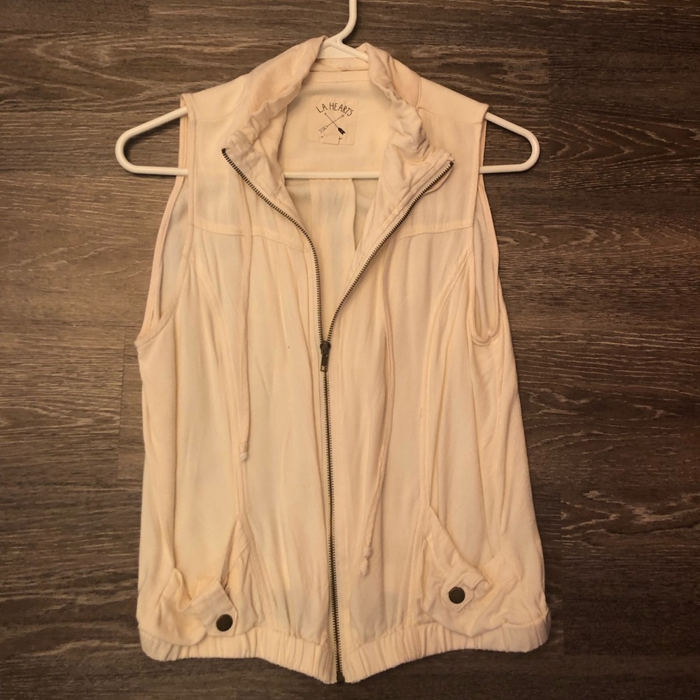 no sleeved, zip up light sweater